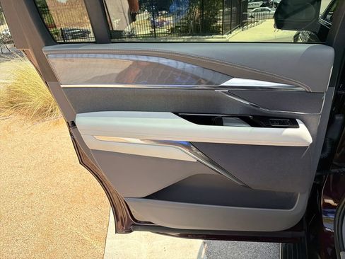 Used 2025 Cadillac Escalade IQ Luxury 1 w/ Smart Trailering package AWD/4WD image 32