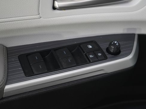 Used 2025 Toyota Sienna XLE w/ XLE Plus Package AWD/4WD image 23