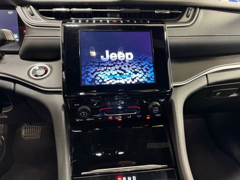 Used 2023 Jeep Grand Cherokee L Laredo image 26