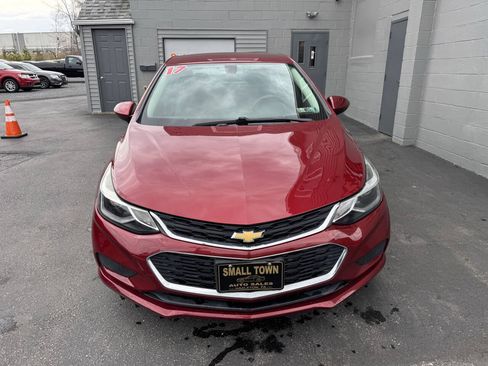 Used 2017 Chevrolet Cruze LT w/ Convenience Package FWD image 2