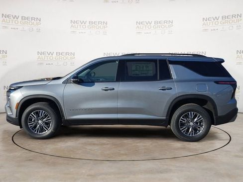 New 2026 Chevrolet Traverse LT image 2