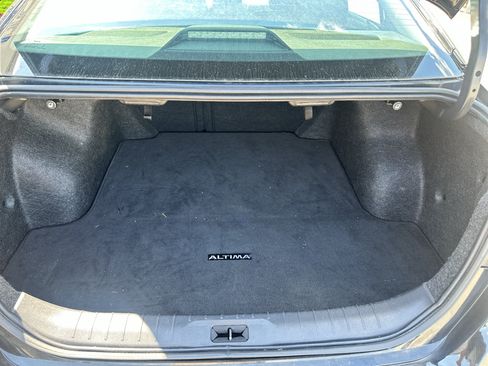 Used 2025 Nissan Altima 2.5 SV FWD image 14
