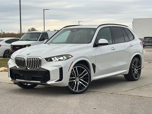 Certified 2025 BMW X5 xDrive40i w/ M Sport Package image 2