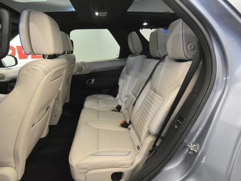 Used 2019 Land Rover Discovery HSE Luxury image 14