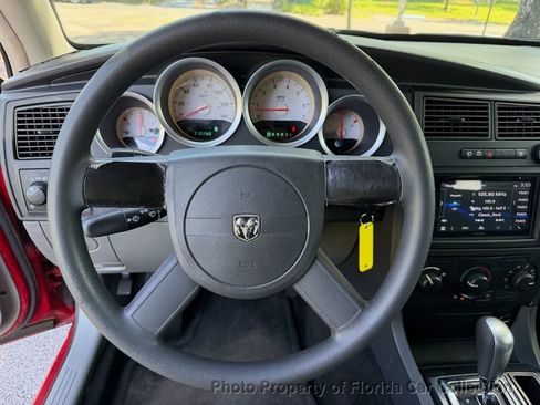 Used 2005 Dodge Magnum SE RWD image 47