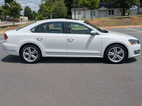 Used 2015 Volkswagen Passat TDI SEL Premium FWD image 3