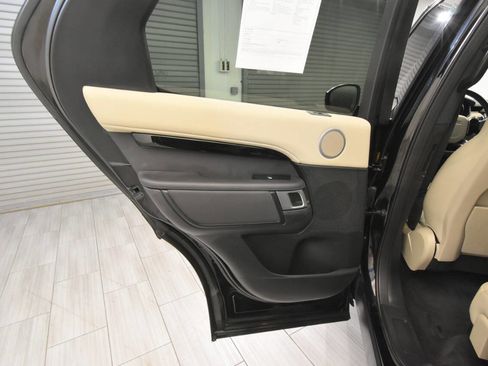 Used 2020 Land Rover Discovery SE AWD/4WD image 15