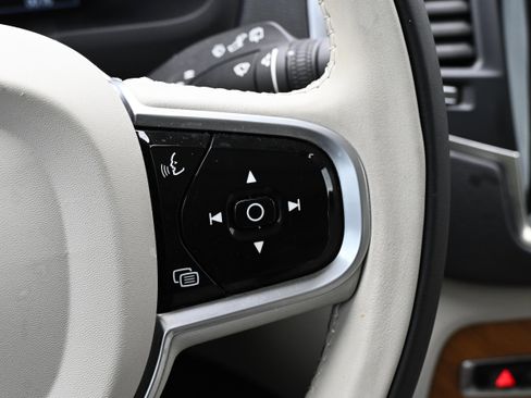 Used 2022 Volvo XC90 T6 Momentum w/ Protection Package Premier image 36