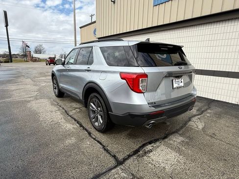Used 2023 Ford Explorer XLT w/ Equipment Group 202A image 4