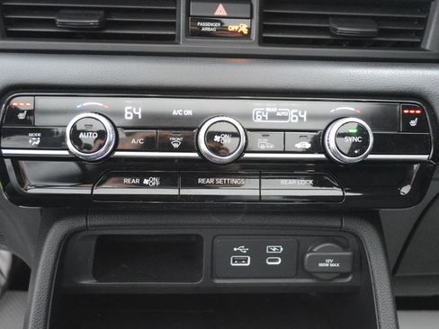 Used 2025 Honda Pilot Touring image 31