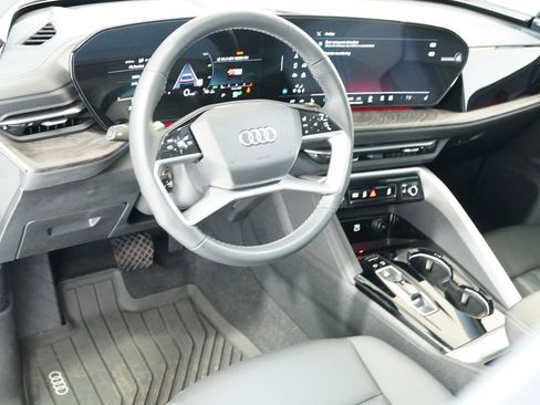 Used 2025 Audi Q5 Premium w/ Convenience Package image 18