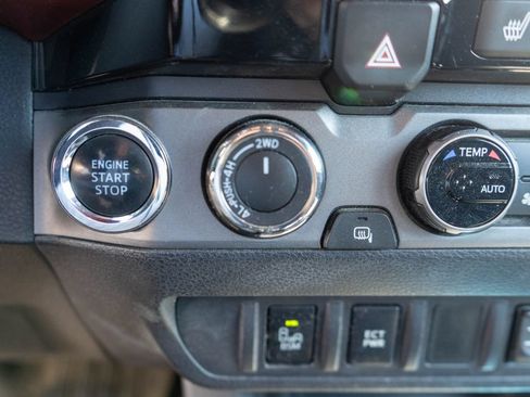 Used 2016 Toyota Tacoma TRD Sport AWD/4WD image 23