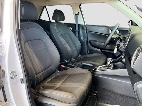 Used 2021 Hyundai Venue SE image 25