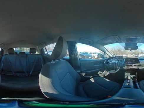 Used 2025 Toyota Prius LE image 40