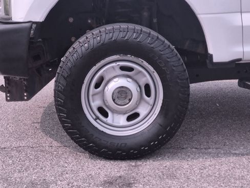 Used 2019 Ford F250 XL w/ Snow Plow Prep Package AWD/4WD image 14