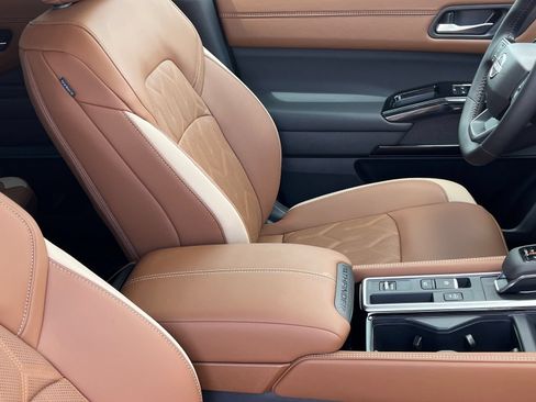New 2026 Nissan Pathfinder Platinum w/ Accent Package FWD image 10