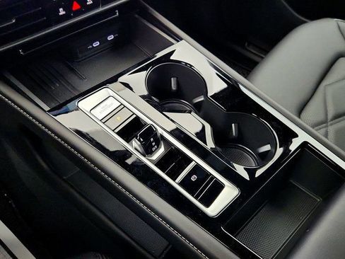 Used 2025 Volkswagen Atlas Cross Sport SE image 15