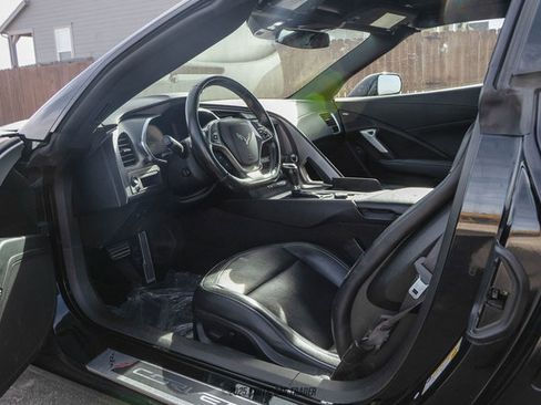 Used 2018 Chevrolet Corvette Stingray Coupe w/ 1LT image 22