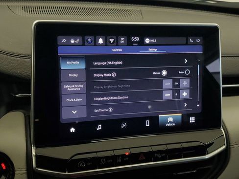 Used 2025 Jeep Compass Limited image 21