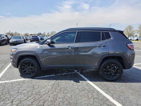 Used 2017 Jeep Compass Trailhawk w/ Leather Interior Group AWD/4WD image 12