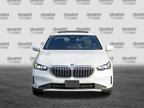 Certified 2024 BMW 530i xDrive w/ Convenience Package AWD/4WD image 3