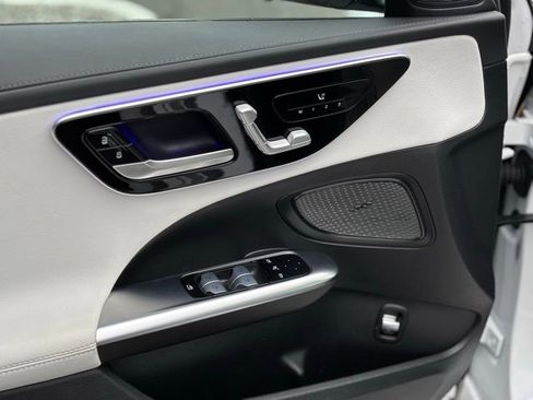 Used 2025 Mercedes-Benz C 300 Sedan image 21