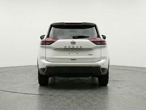 Used 2025 Nissan Rogue SV image 6