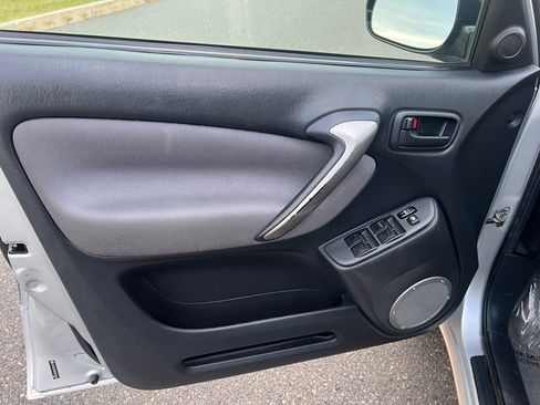 Used 2005 Toyota RAV4 2WD image 15