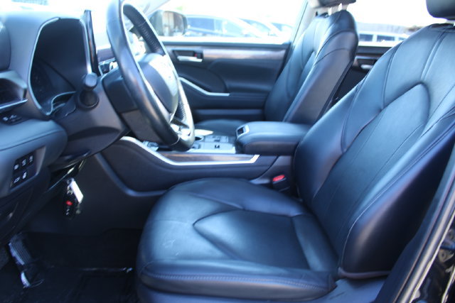 Used 2023 Toyota Highlander Limited FWD image 34