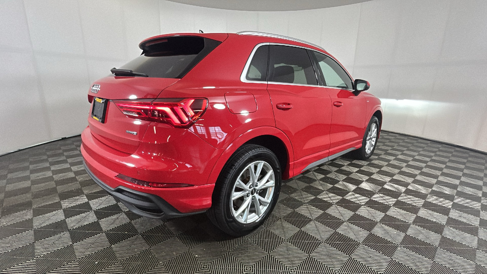 Used 2025 Audi Q3 2.0T Premium AWD/4WD image 2