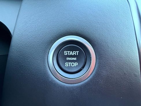 Used 2020 Land Rover Discovery Sport SE image 20