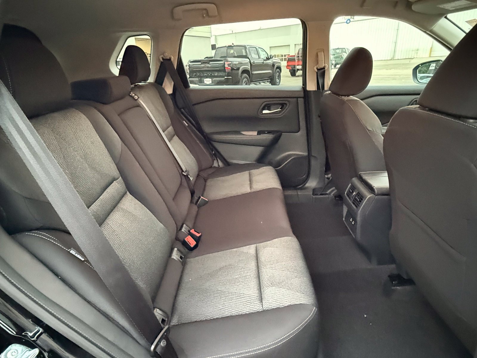 Used 2025 Nissan Rogue SV AWD/4WD image 38