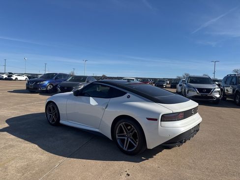 Certified 2025 Nissan Z Sport w/ Floor Mat Package image 16