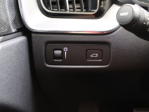 Used 2019 Volvo XC60 T6 R-Design w/ Protection Package Premier image 17