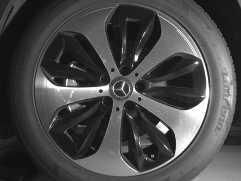 Used 2025 Mercedes-Benz GLA 250 image 12