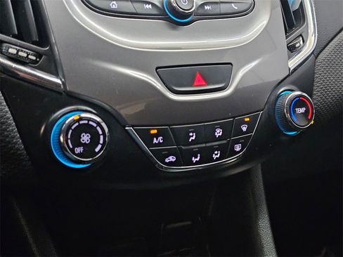 Used 2017 Chevrolet Cruze LT image 28