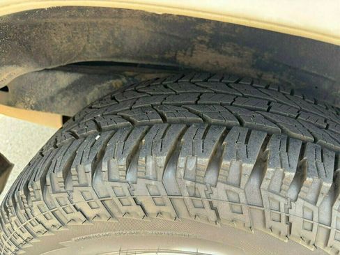 Used 2001 Toyota Land Cruiser w/ Convenience Pkg AWD/4WD image 25