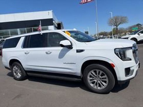 Used 2024 GMC Yukon XL SLT AWD/4WD image 2