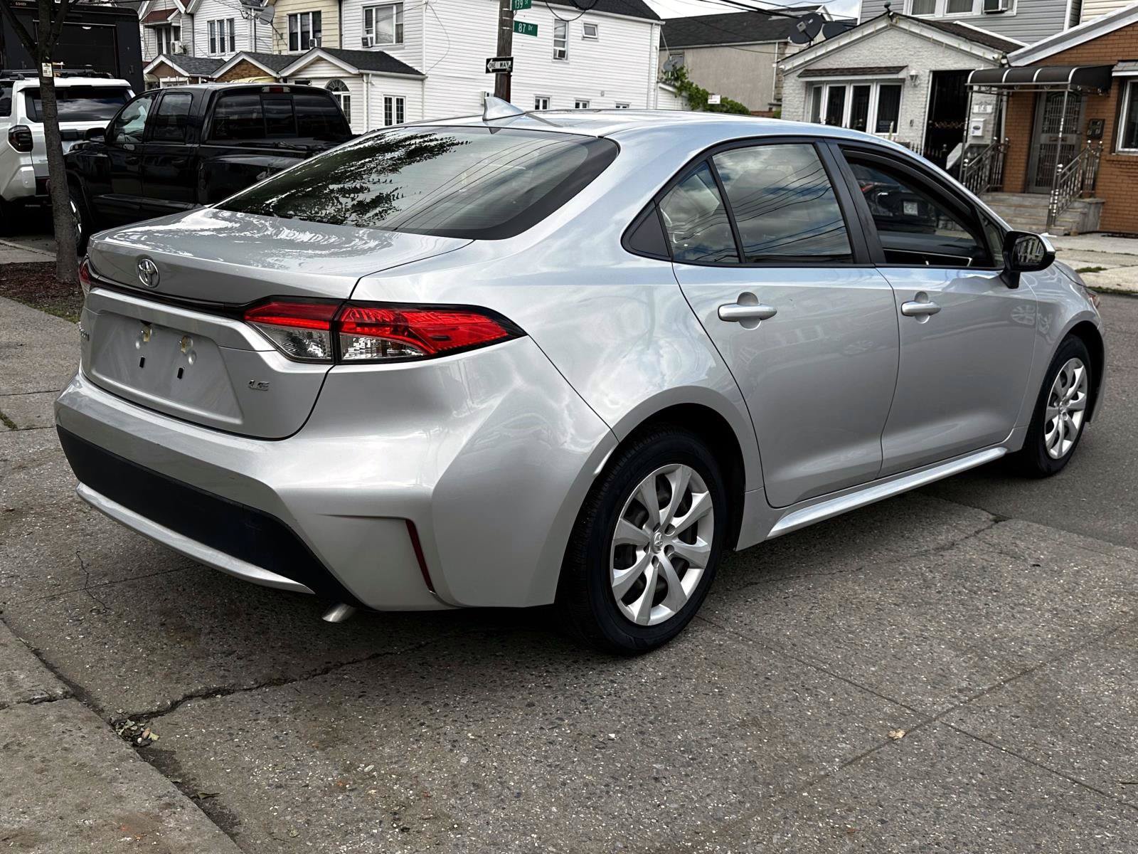 Used 2021 Toyota Corolla LE FWD image 5