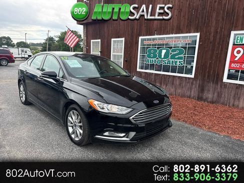 Used 2017 Ford Fusion SE w/ Fusion SE Technology Package FWD image 1