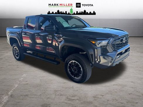 Used 2025 Toyota Tacoma TRD Off-Road AWD/4WD image 8