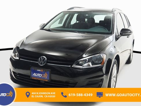 Used 2017 Volkswagen Golf S image 1