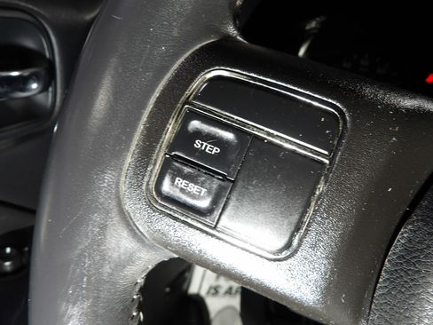 Used 2013 Jeep Patriot Latitude w/ Altitude Pkg AWD/4WD image 16