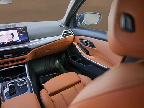 Used 2025 BMW 330i Sedan w/ Premium Package image 27