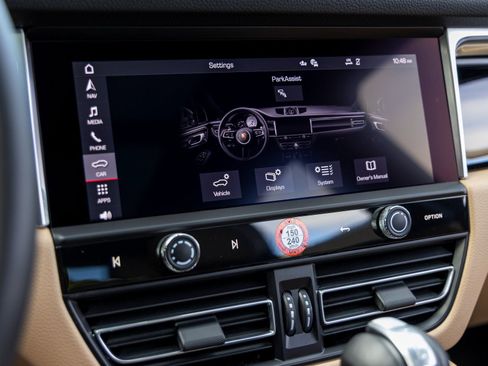 Certified 2025 Porsche Macan image 35