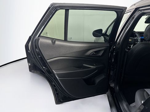 Used 2025 Chevrolet Trax LT w/ LT Convenience Package image 26
