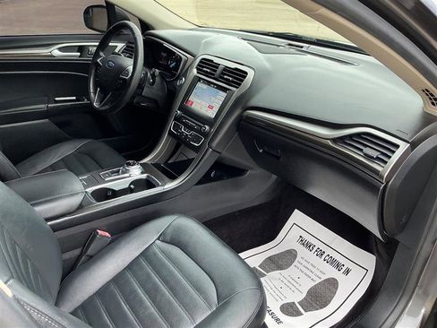 Used 2017 Ford Fusion SE w/ Fusion SE Technology Package FWD image 36