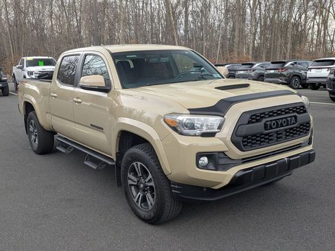 Used 2016 Toyota Tacoma TRD Sport w/ Towing Package image 3