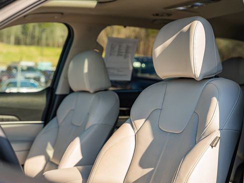 Used 2023 Kia Telluride EX w/ EX Captain's Chair Package image 22