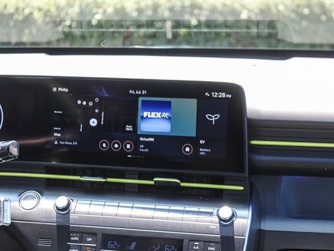 Certified 2024 Hyundai Kona Limited FWD image 18